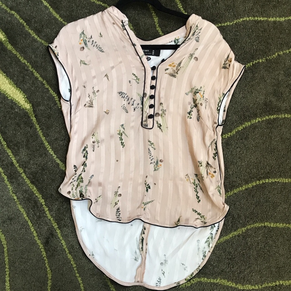 Womens small satiny high low top